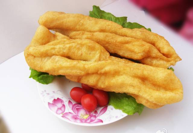老式油条的做法，传统美味的制作技艺