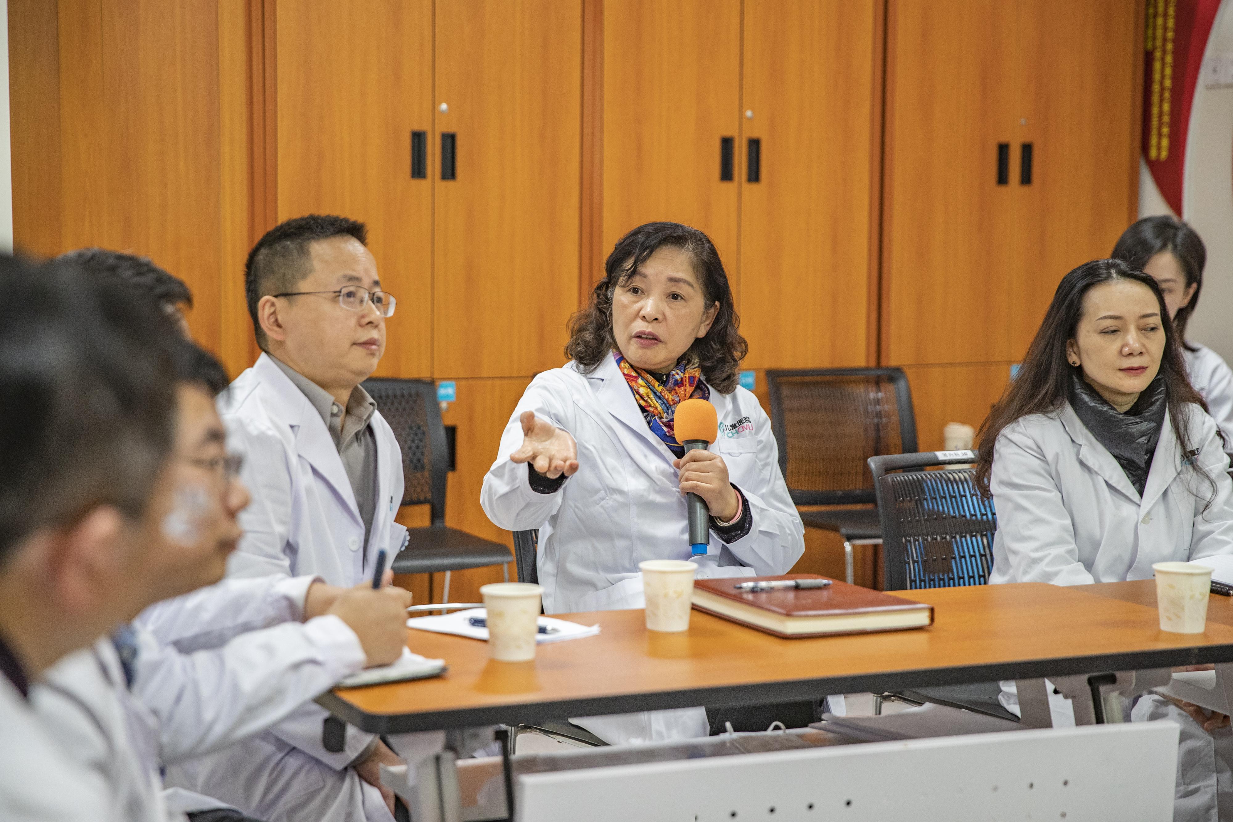 儿童医院肾脏专家——守护儿童健康的守护者