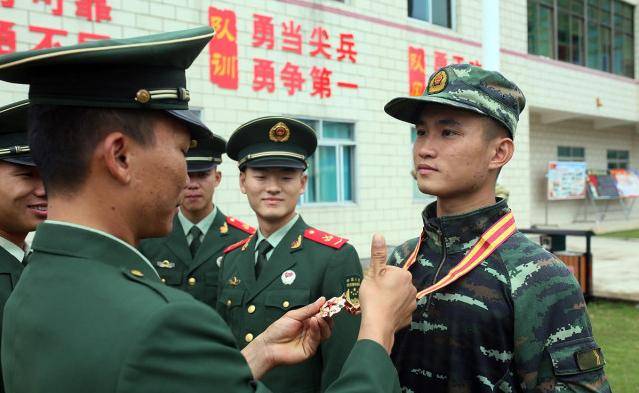 大学当兵待遇，荣誉与机遇并存的选择