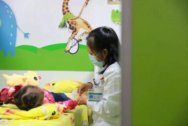 儿科呼吸科专家，守护儿童健康的守护者
