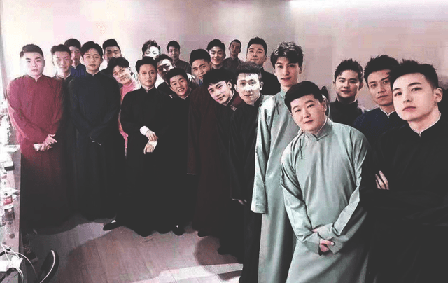男演员剧组，幕后英雄与舞台光芒的交织