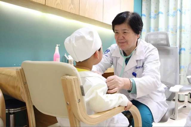 儿童医院内科专家，守护儿童健康的守护者