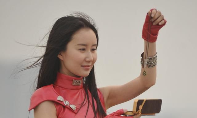 黄金傻妞，一个独特的魅力展现