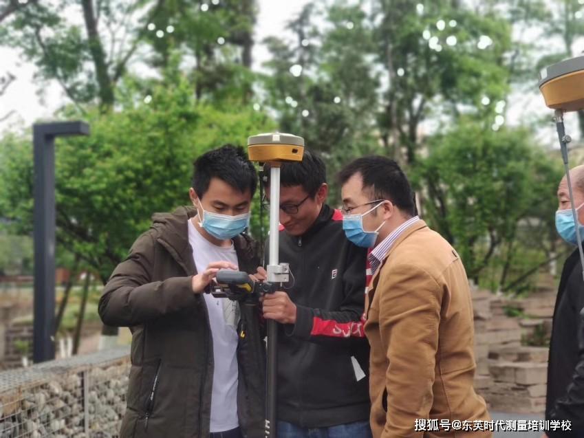 测量员app断面，重塑测量工作的未来