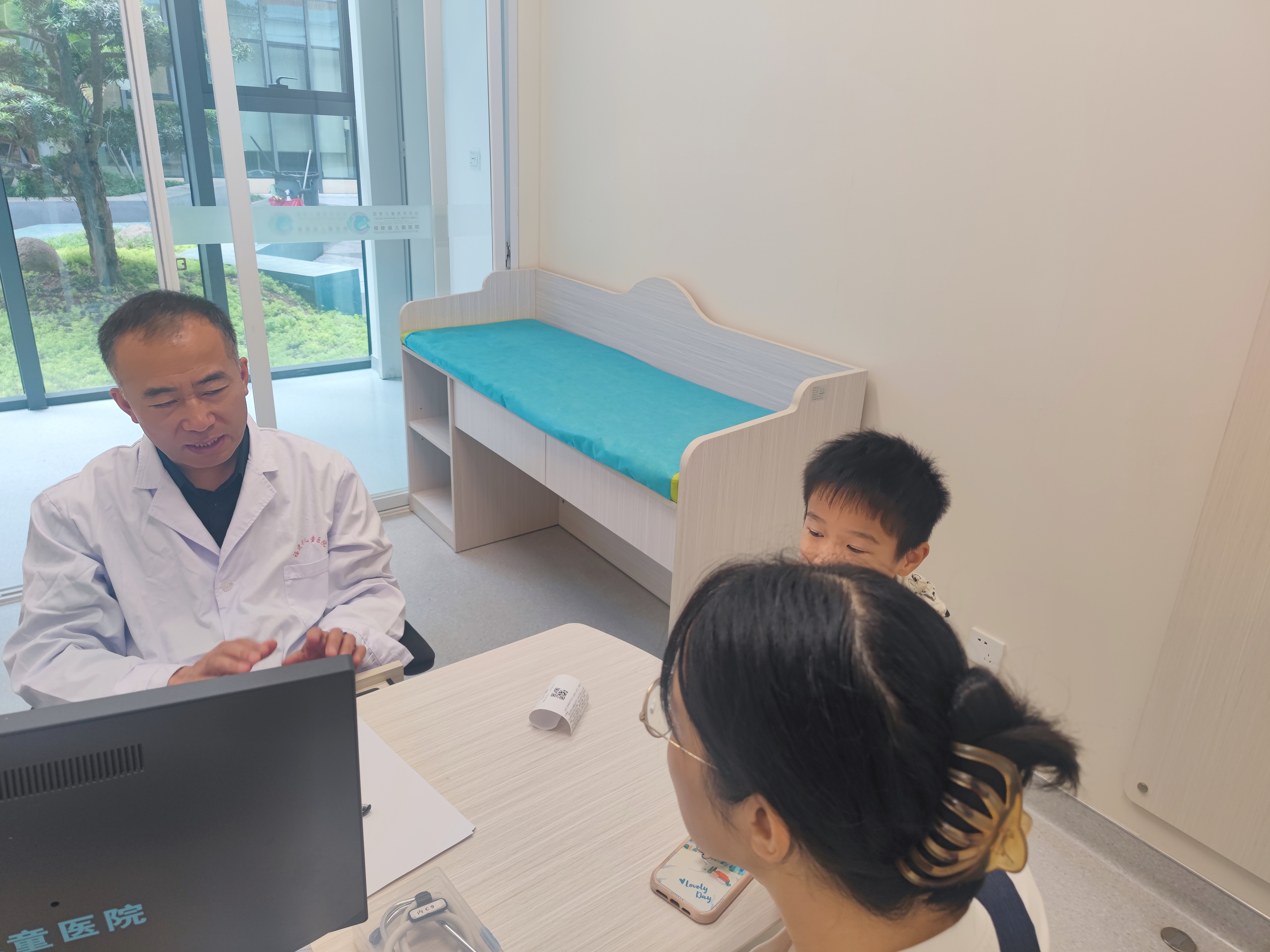 免费咨询儿科专家，为孩子健康护航