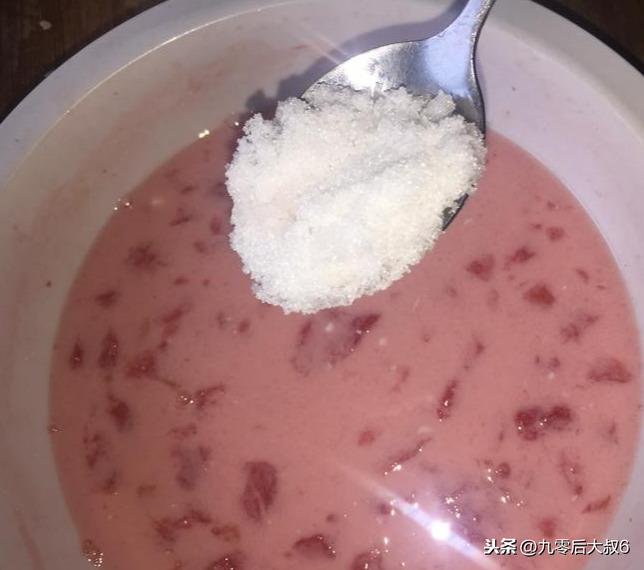 西瓜汁饮料，清凉消暑的美味佳品
