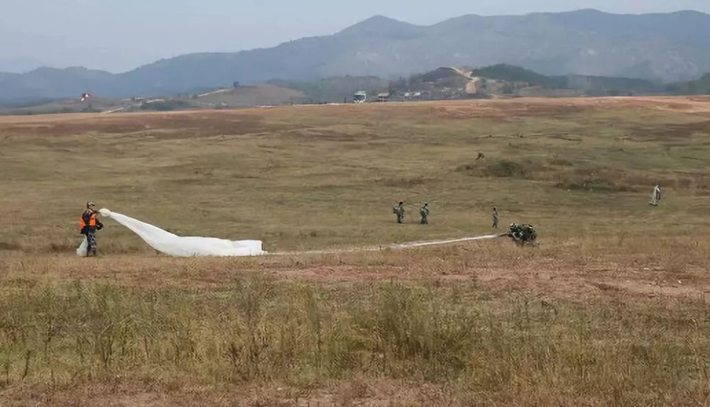 伞兵跳伞，空中的英勇之旅