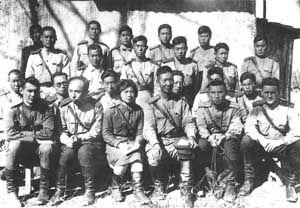 伞兵高跳低开携装备，现代战争中的特殊战术与装备运用