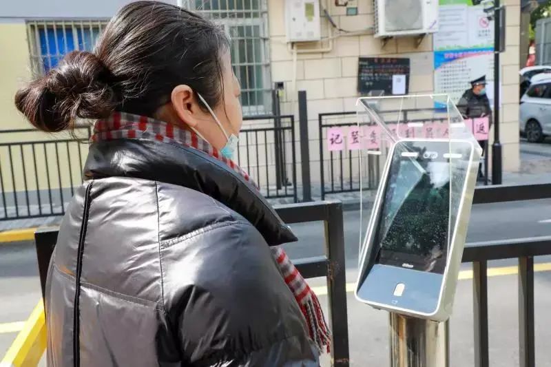 智能时代下的社区安全，进出小区扫码戴口罩语音监管系统的重要性与实施策略