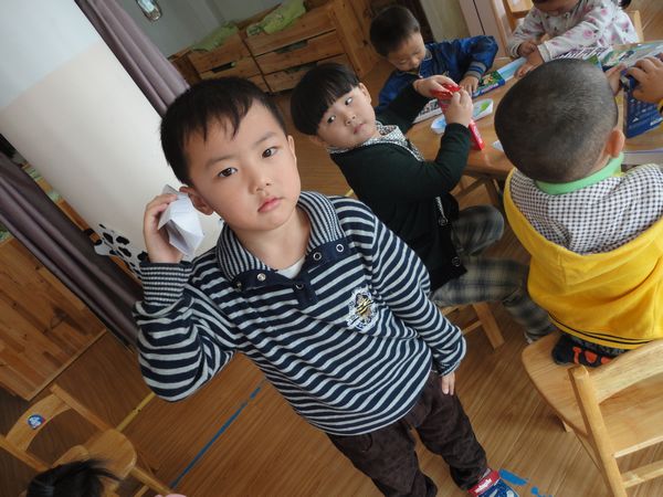 小班美术活动，打电话