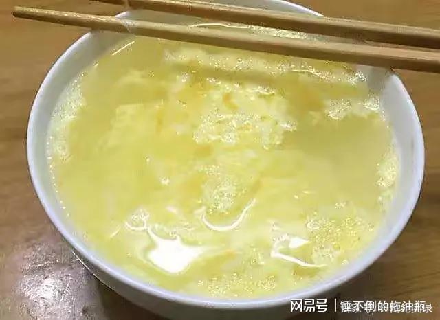 米汤鸡蛋花，一道家常美食的温馨故事