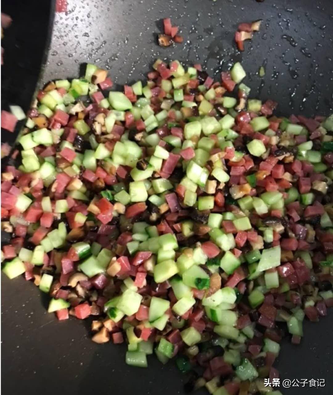 紫菜火腿蛋花汤，一道家常美食的完美呈现