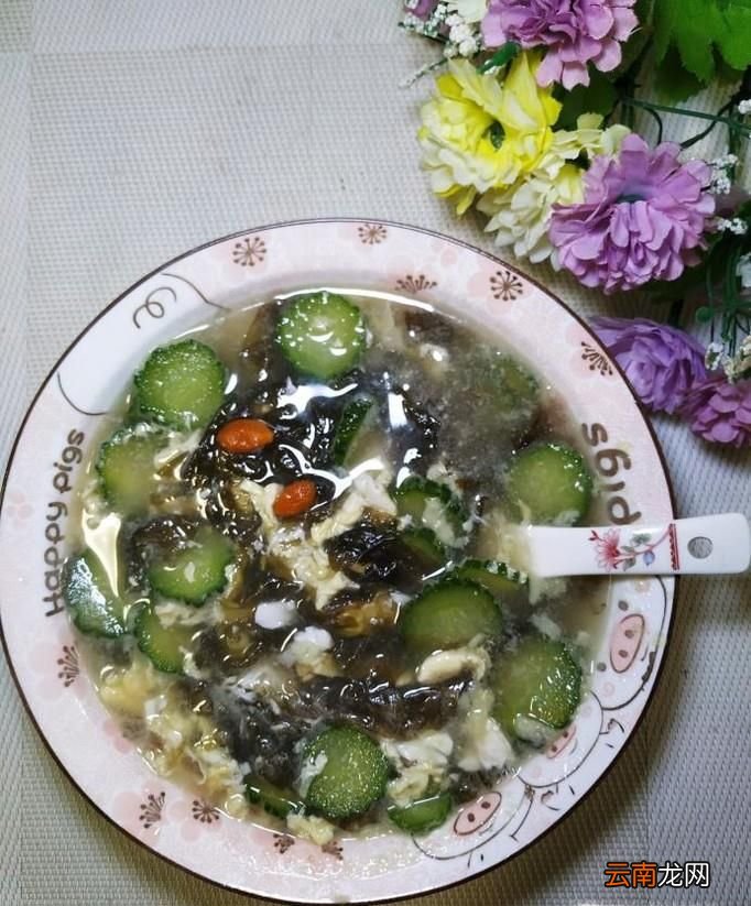 紫菜青瓜蛋花汤，一道家常美味汤品的制作与赏析