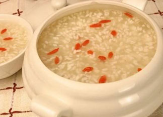 蛋花醪糟银耳羹，传统美食与健康养生的完美结合