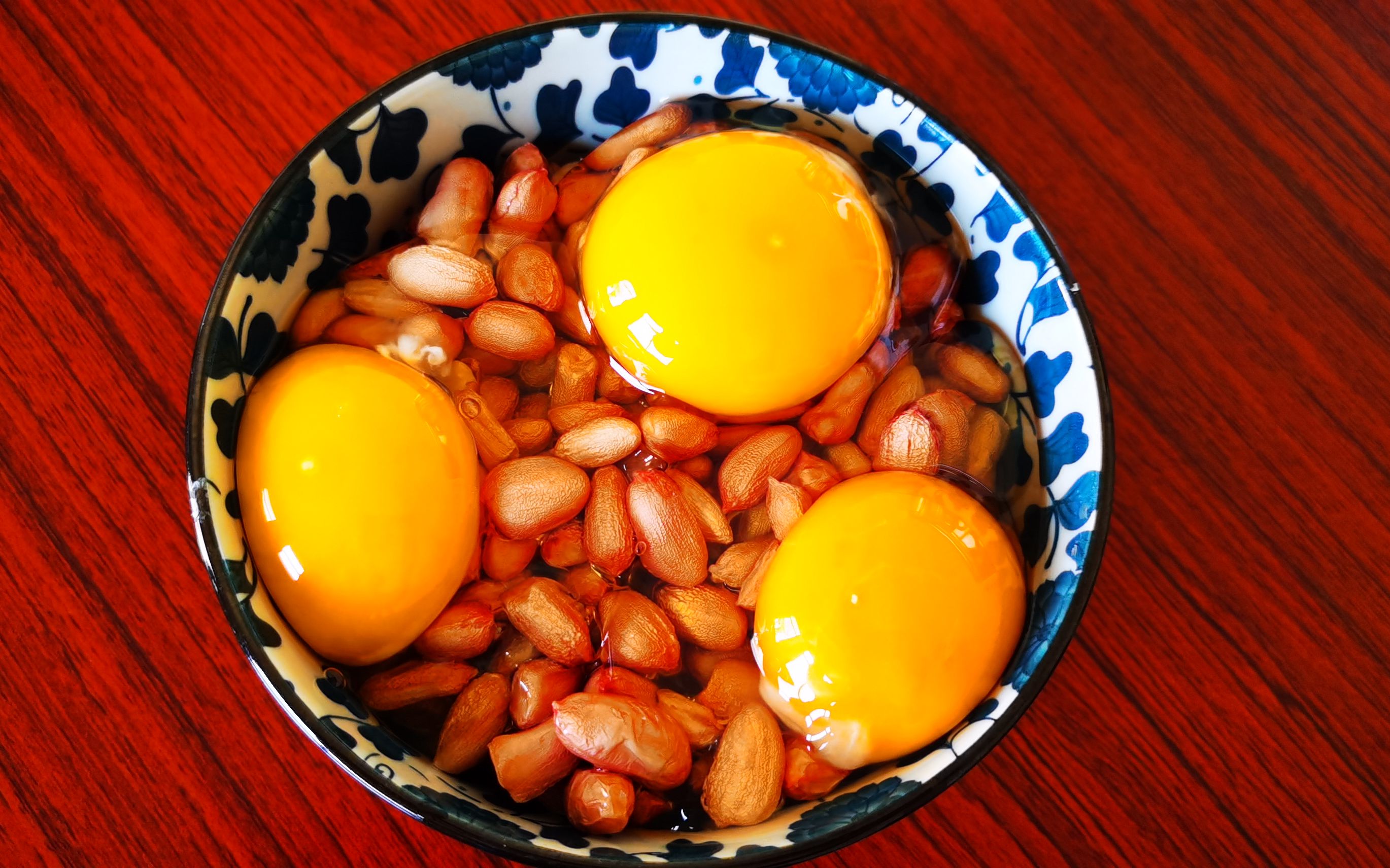 鸡蛋与花生，美味佳肴与健康营养的结合